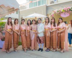ชุดไทยเพื่อนเจ้าสาว เช่าที่แบมบี้ เวดดิ้ง ห้วยขวาง